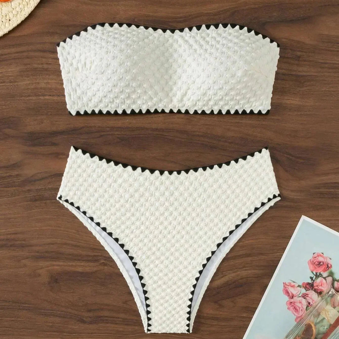 Maillot de bain bandeau texturé taille haute à finitions contrastées