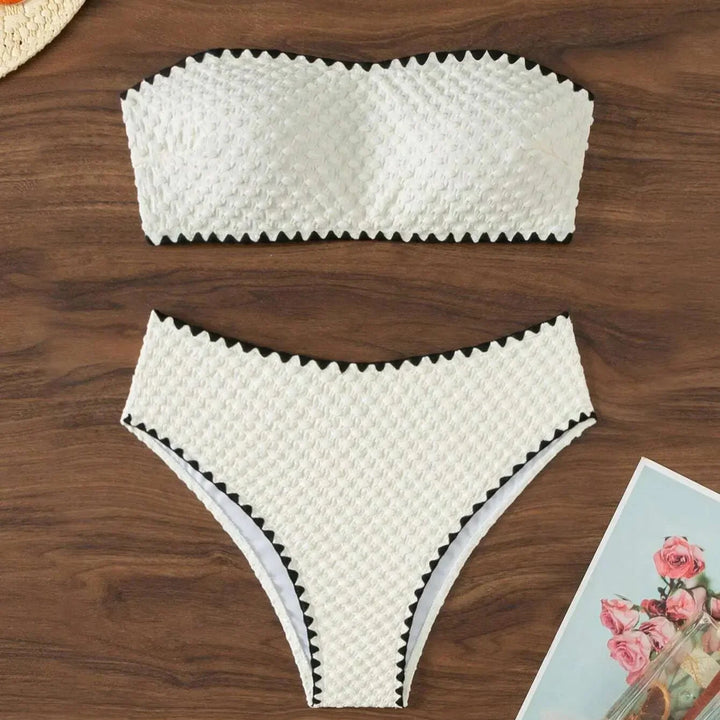 Maillot de bain bandeau texturé taille haute à finitions contrastées