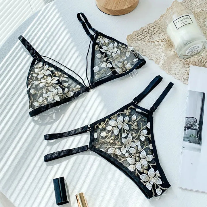 Ensemble de lingerie brodé