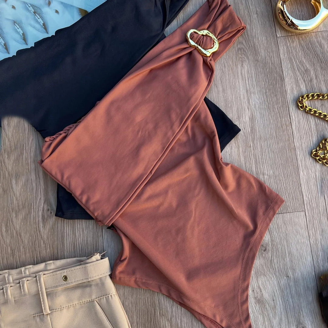 Maillot de bain sur une épaule