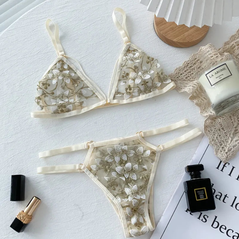 Ensemble de lingerie brodé