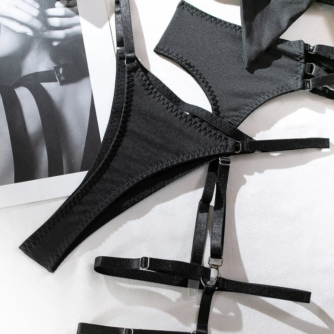 Ensemble de lingerie avec gants et porte-jarretelles