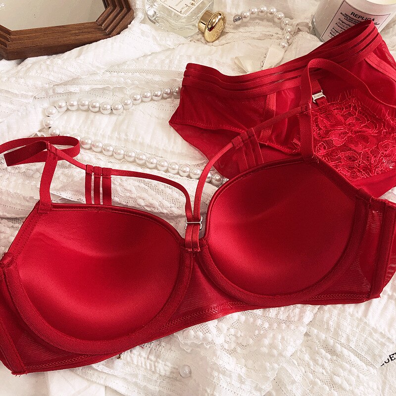 Ensemble de lingerie à brides décoratives au décolleté