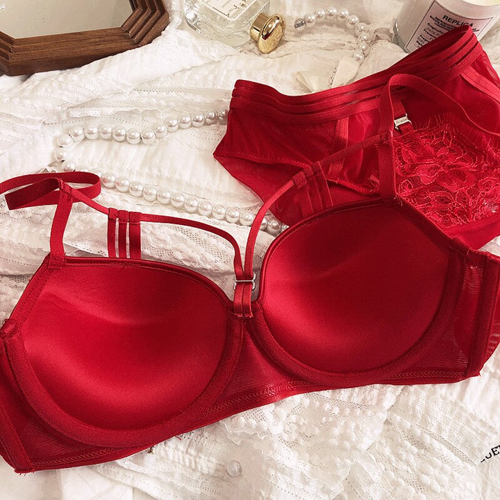 Ensemble de lingerie à brides décoratives au décolleté