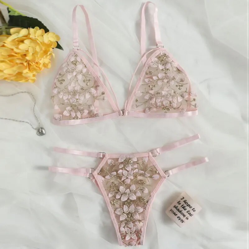 Ensemble de lingerie brodé