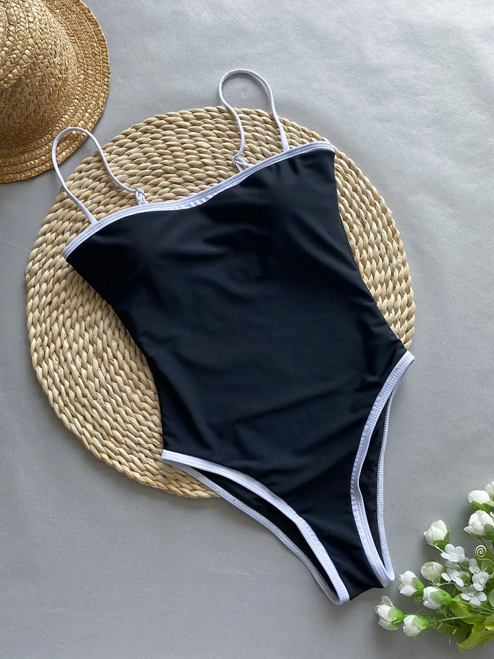 Maillot de bain une pièce minimaliste