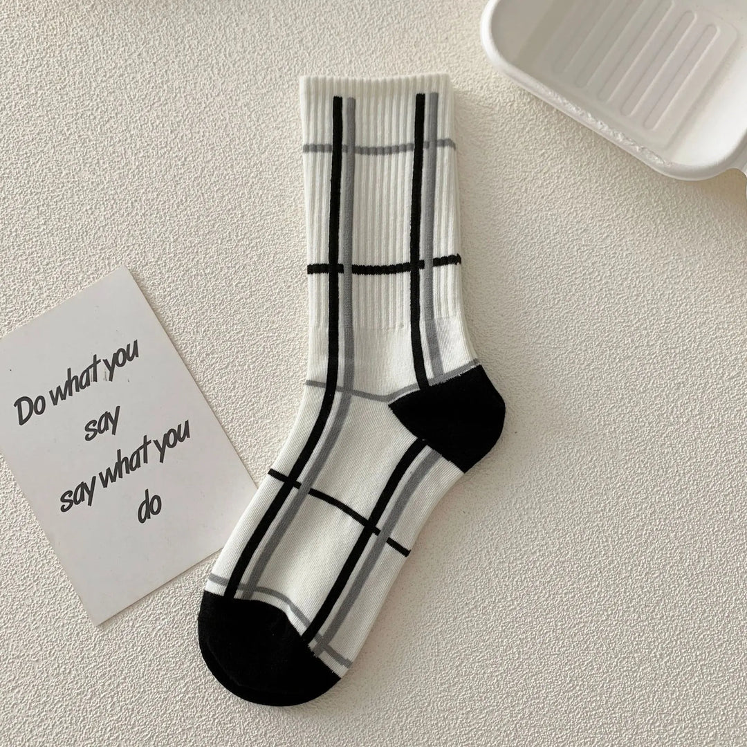 Chaussettes noires et blanches