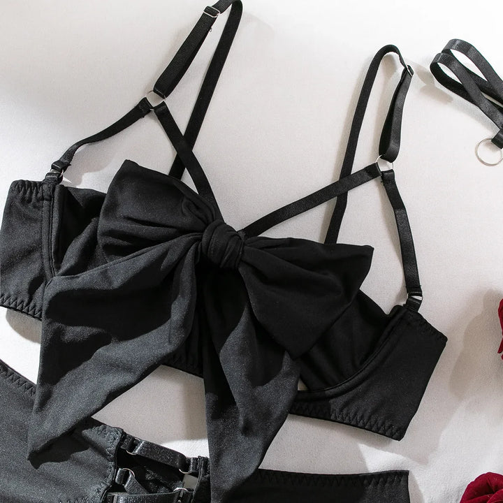 Ensemble de lingerie avec gants et porte-jarretelles