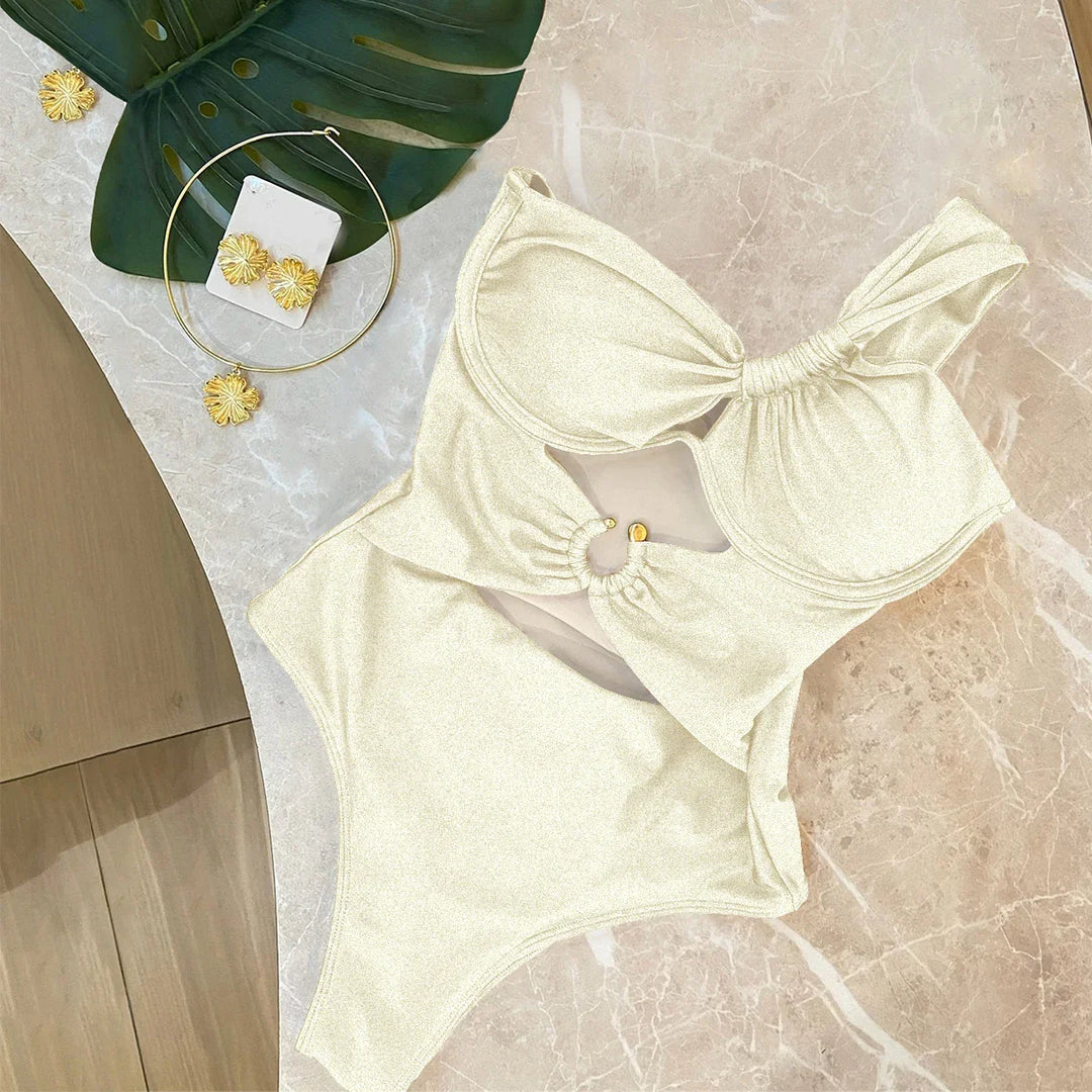Maillot de bain sur une épaule