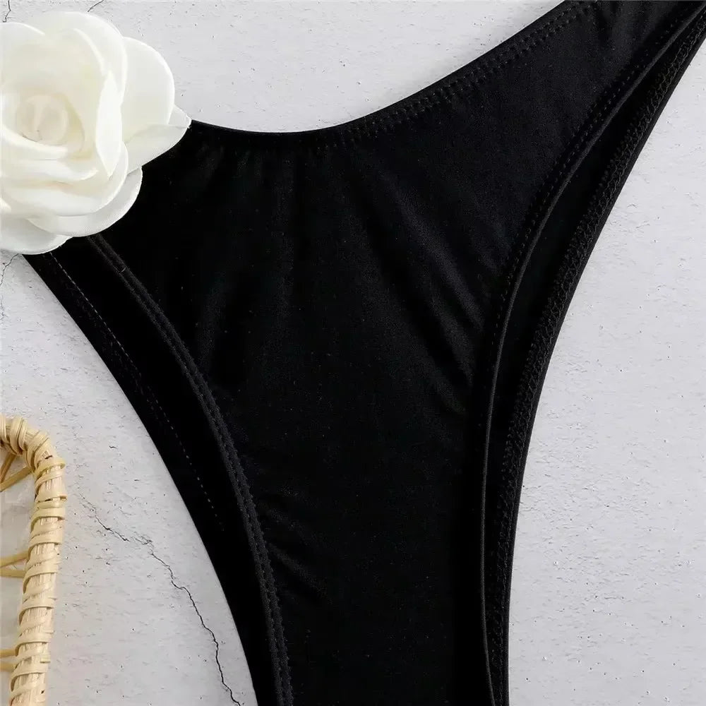 Bikini avec fleur décorative