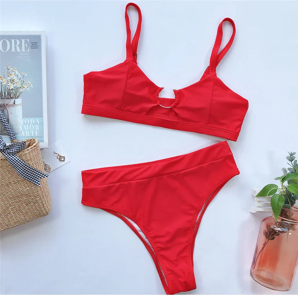 Maillot de bain 2 pièces à découpes tendance
