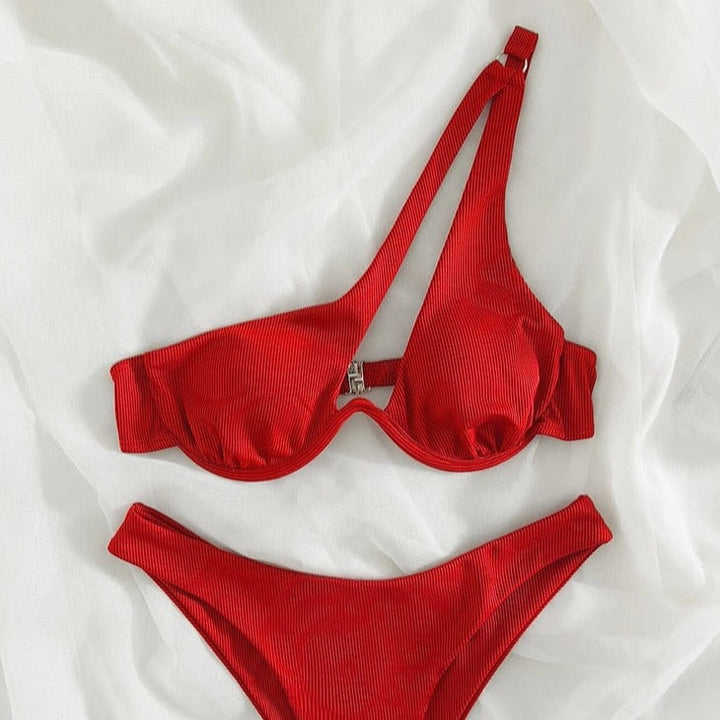 Maillot de bain 2 pièces sur une épaule