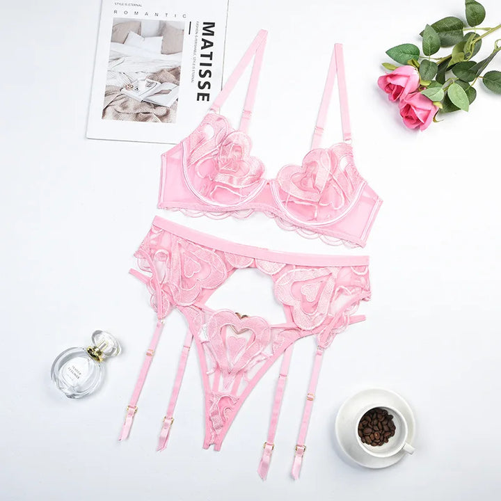 Ensemble de lingerie en dentelle à broderie cœurs