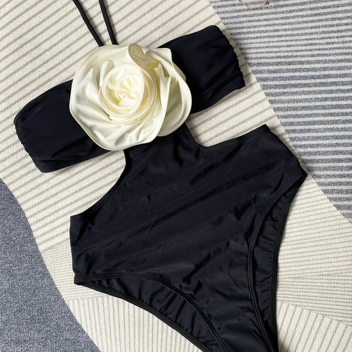 Maillot de bain une pièce à rose décorative