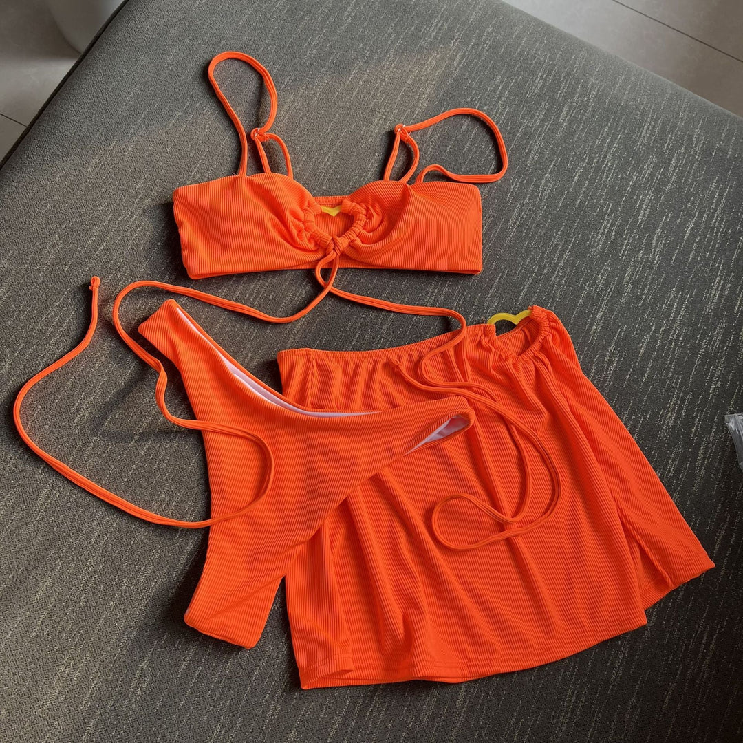 Ensemble de plage bikini et jupe