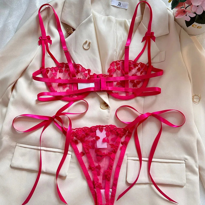 Ensemble de lingerie brodé