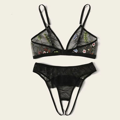 Un ensemble de sous-vêtements avec broderie décorative