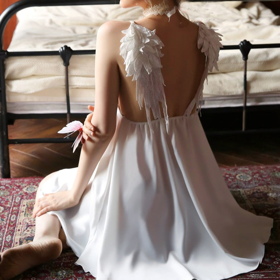 Chemise de nuit en satin avec dos décoratif
