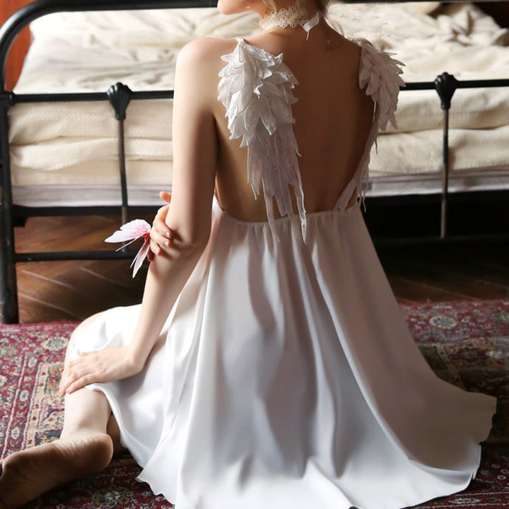 Chemise de nuit en satin avec dos décoratif