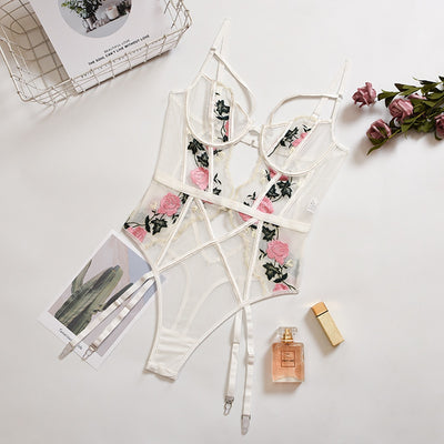 Body blanc avec broderie rose