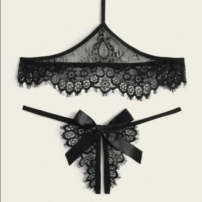 Un ensemble de sous-vêtements en dentelle