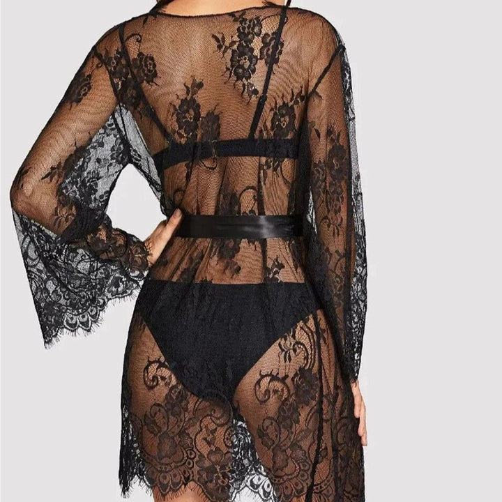 Peignoir court en dentelle