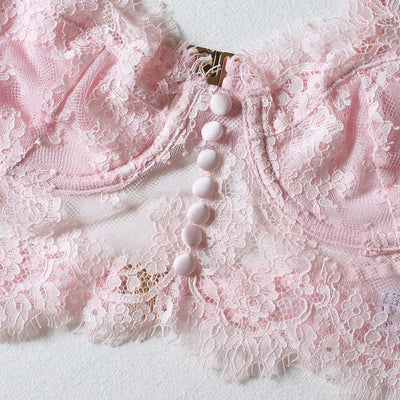 Un ensemble de sous-vêtements en dentelle avec un haut corset