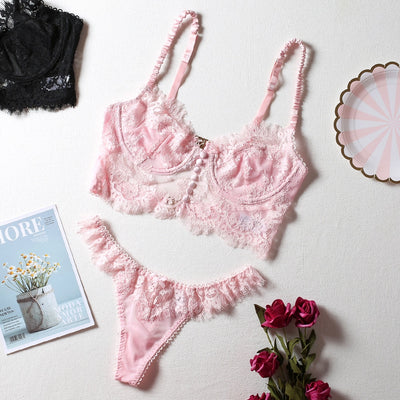 Un ensemble de sous-vêtements en dentelle avec un haut corset