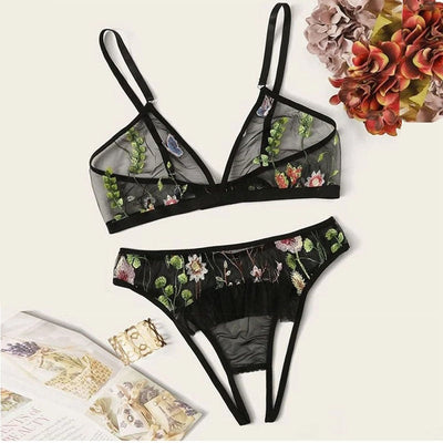 Un ensemble de sous-vêtements avec broderie décorative