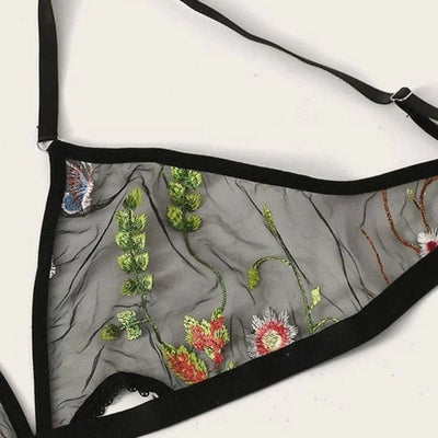 Un ensemble de sous-vêtements avec broderie décorative