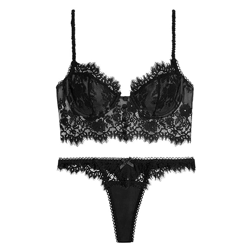 Un ensemble de sous-vêtements en dentelle avec un haut corset