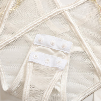 Body blanc avec broderie rose