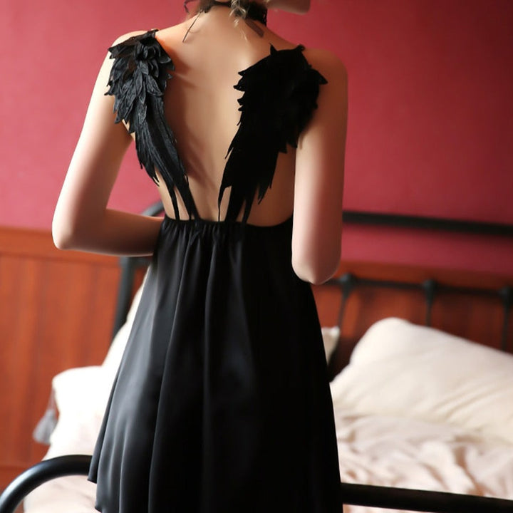 Chemise de nuit en satin avec dos décoratif