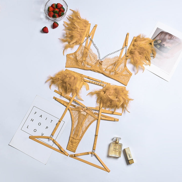 Ensemble de lingerie sensuel 3 pièces en dentelle avec plumes décoratives