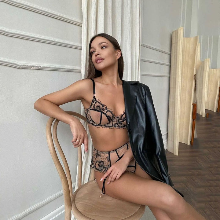 Ensemble de lingerie 3 pièces élégant avec dentelle