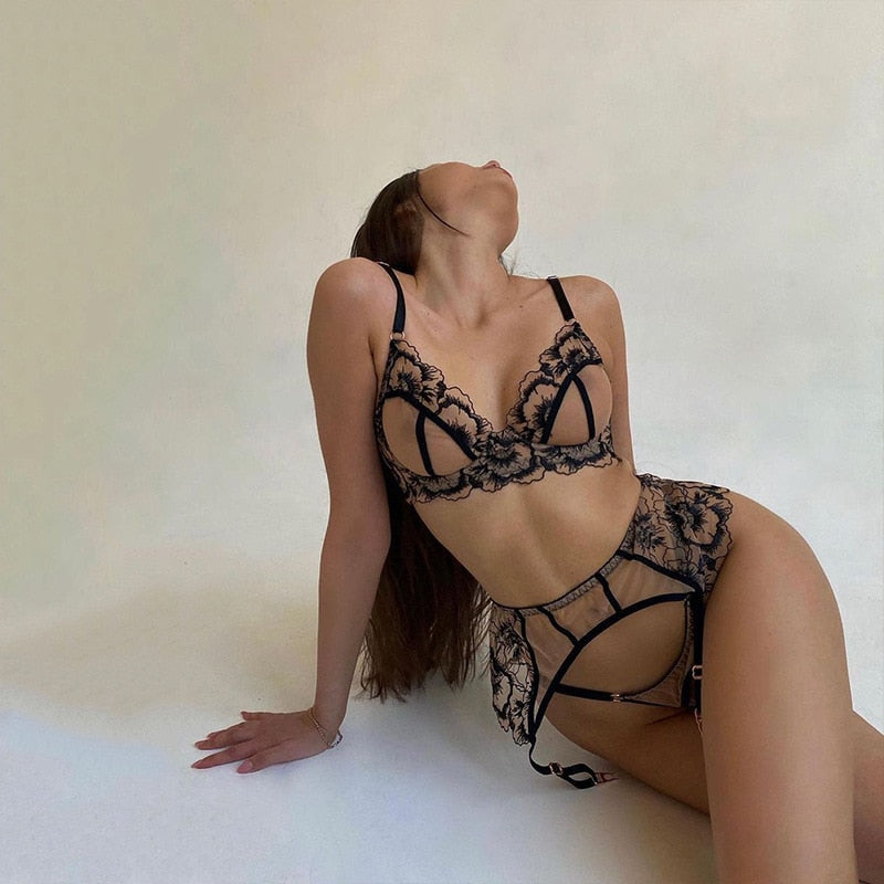 Ensemble de lingerie 3 pièces élégant avec dentelle