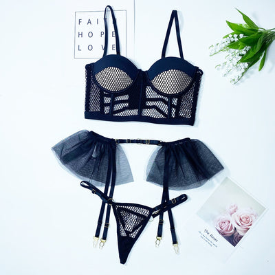 Ensemble de lingerie 3 pièces avec un volant