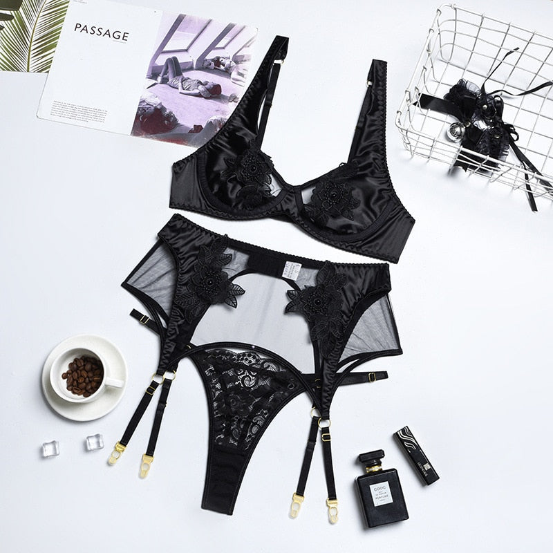 Ensemble de lingerie 3 pièces à rayures décoratives